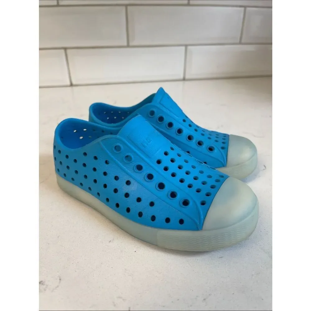 Native Jefferson Sugarlite Glow - Wave Blue / Glow Kids Water Shoes Size 9